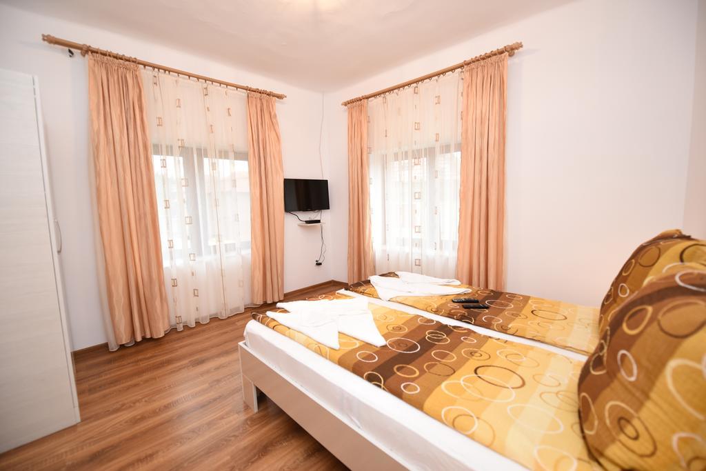 Отель Casa Para Хацег Экстерьер фото