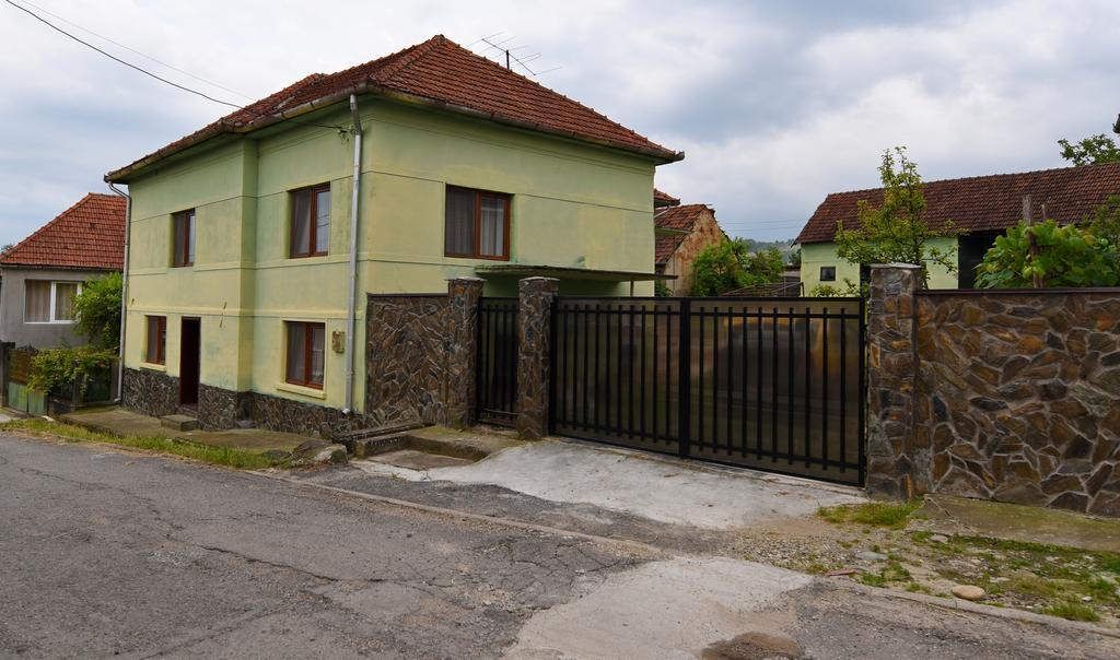 Отель Casa Para Хацег Экстерьер фото